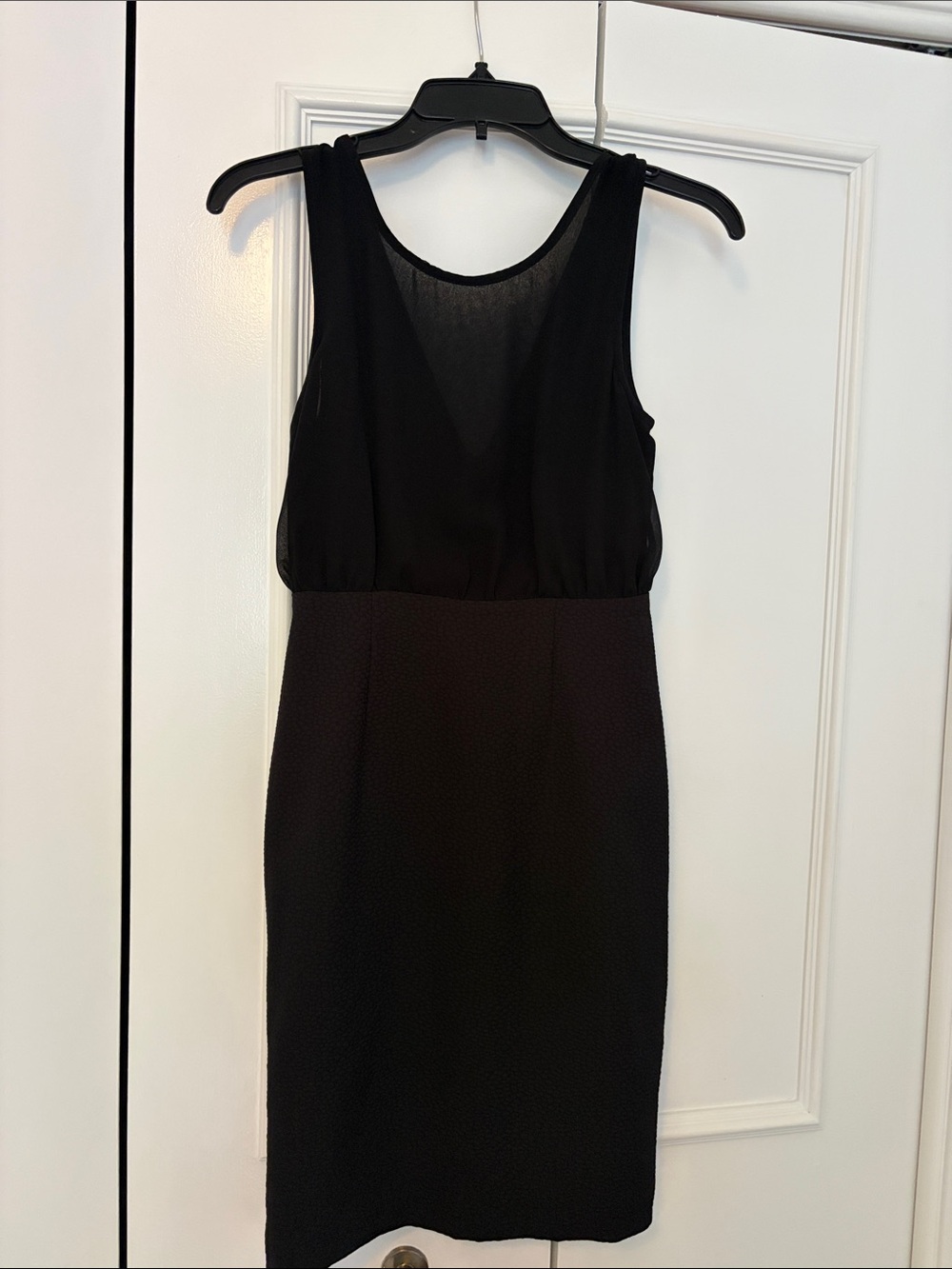 chic Black Sleeveless Sheath Dress